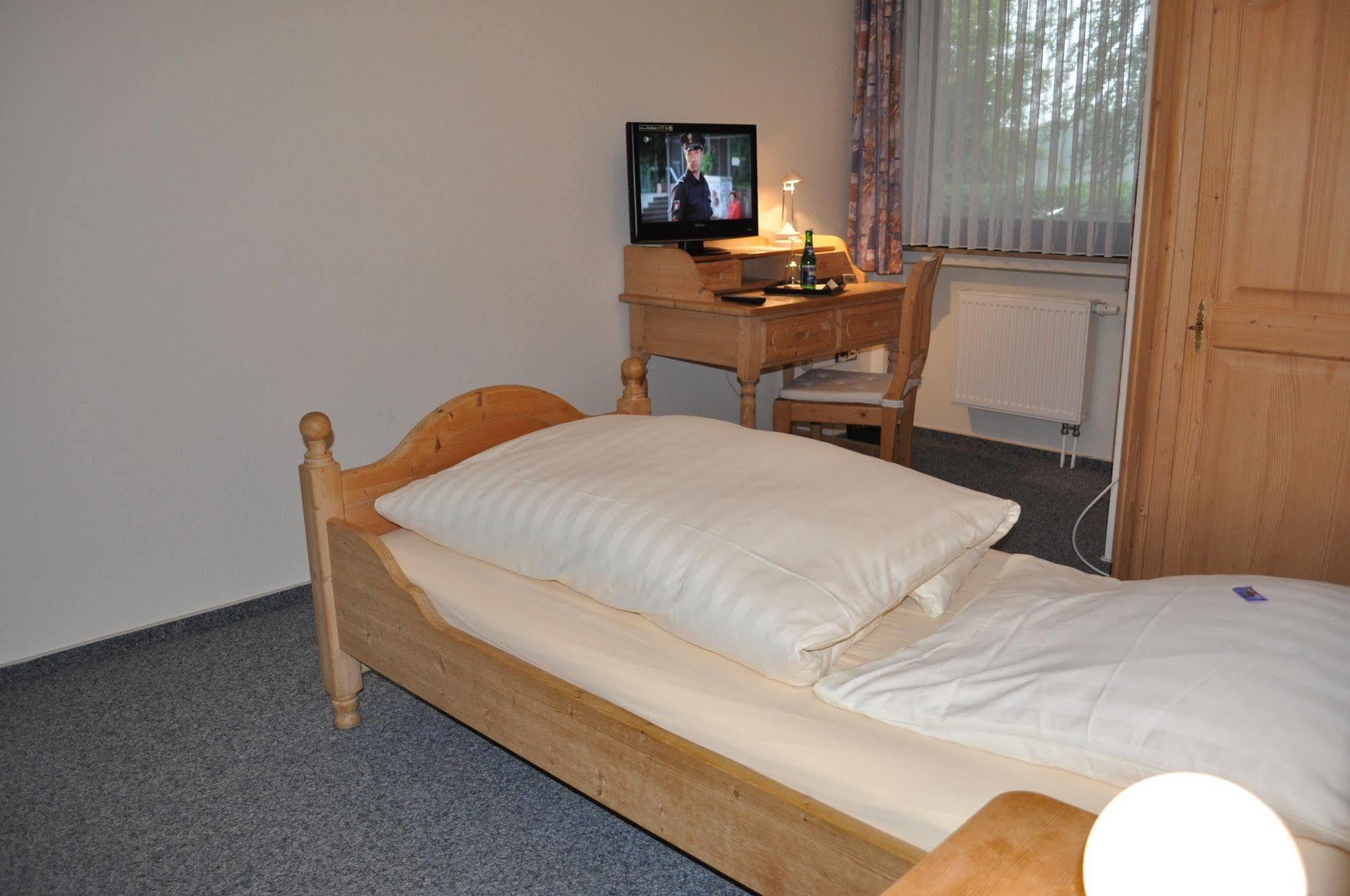 Hellmanns Hotel Bremers Bauerndiele Wiefelstede ภายนอก รูปภาพ