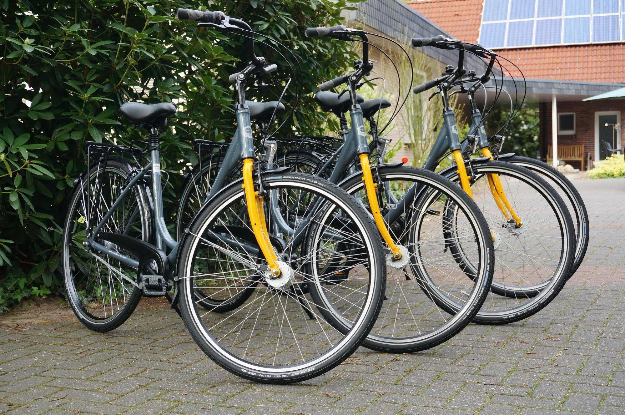 Hellmanns Hotel Bremers Bauerndiele Wiefelstede ภายนอก รูปภาพ